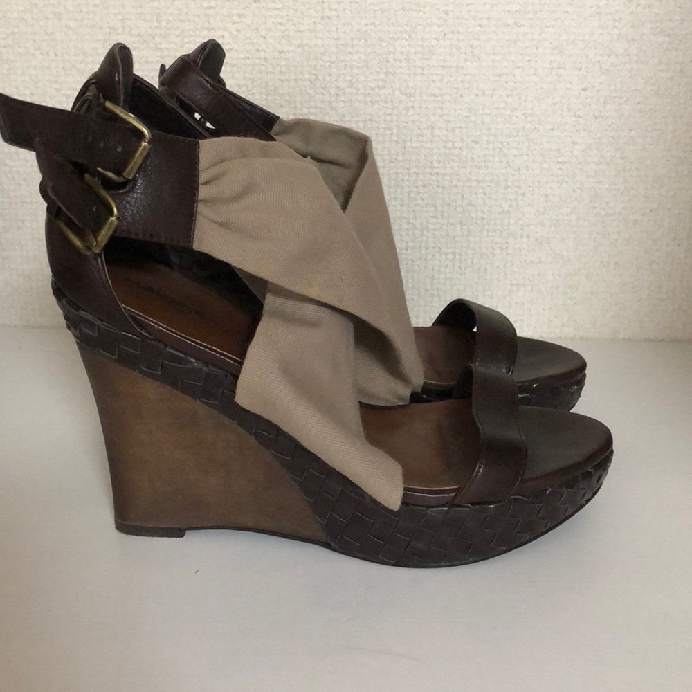 Halogen wedge Heels